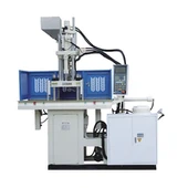 Dvouskluzový vstřikovací stroj